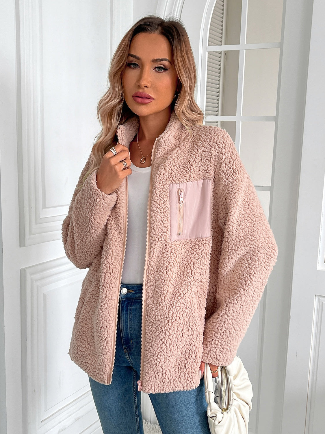 | Fluffy jacket with long sleeves and zip