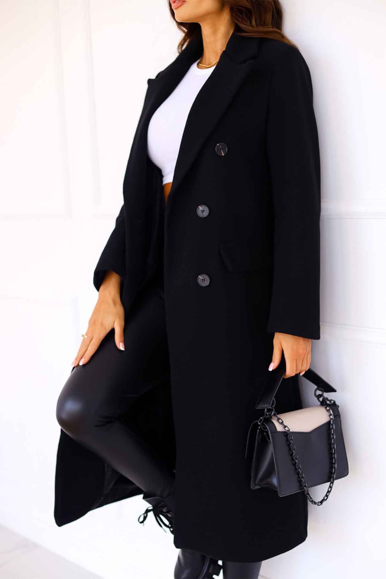 | Double-breasted coat, lapels, long sleeves