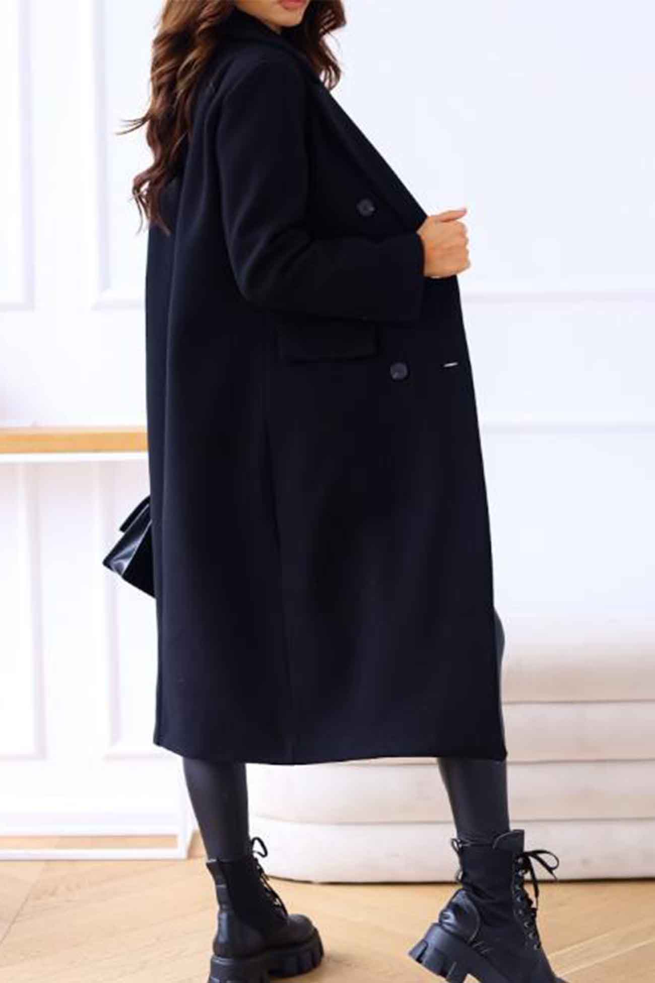 | Double-breasted coat, lapels, long sleeves