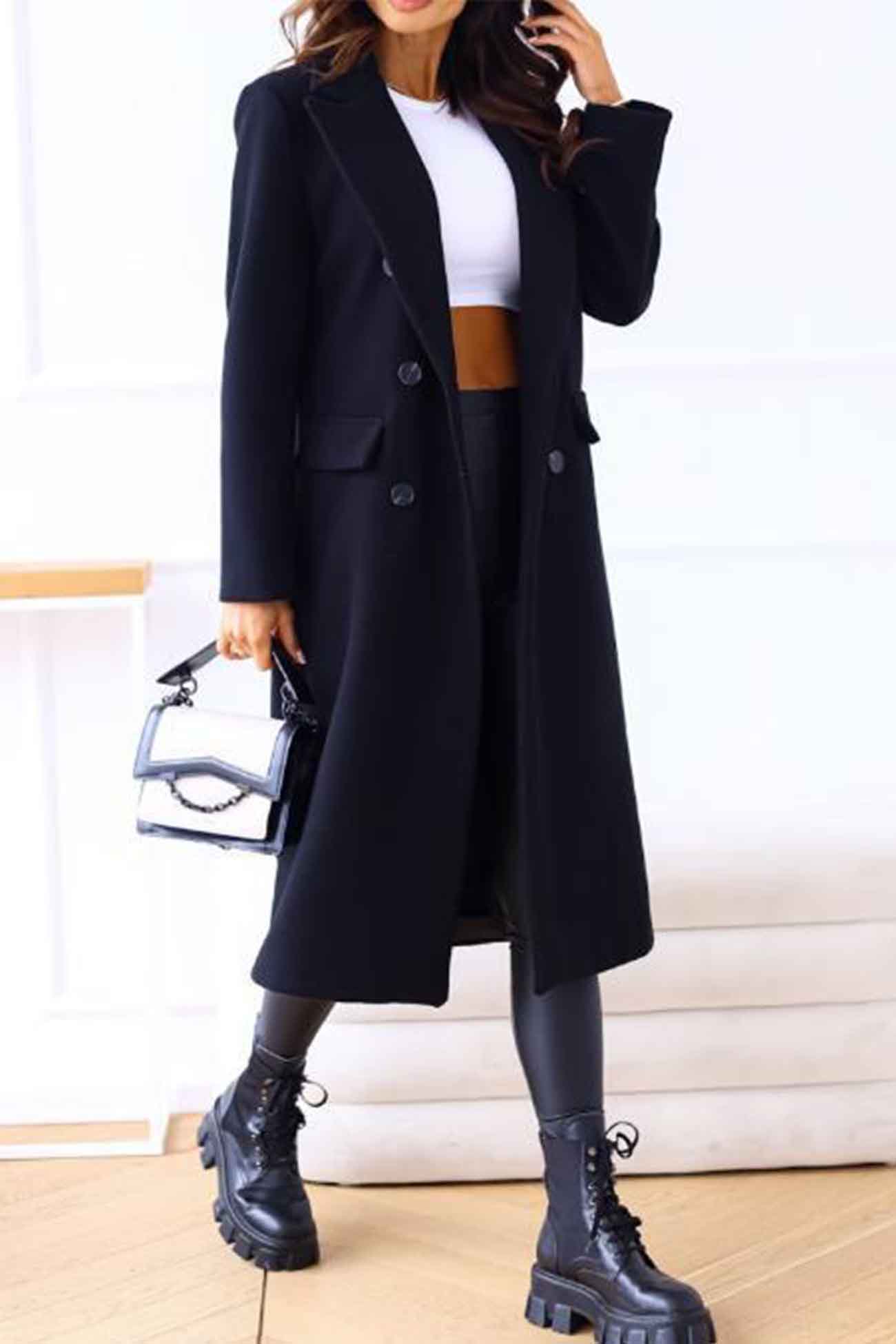 | Double-breasted coat, lapels, long sleeves