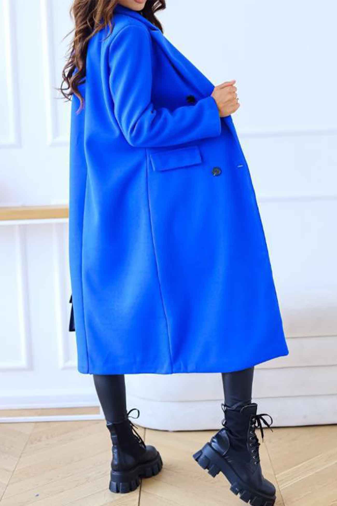 | Double-breasted coat, lapels, long sleeves