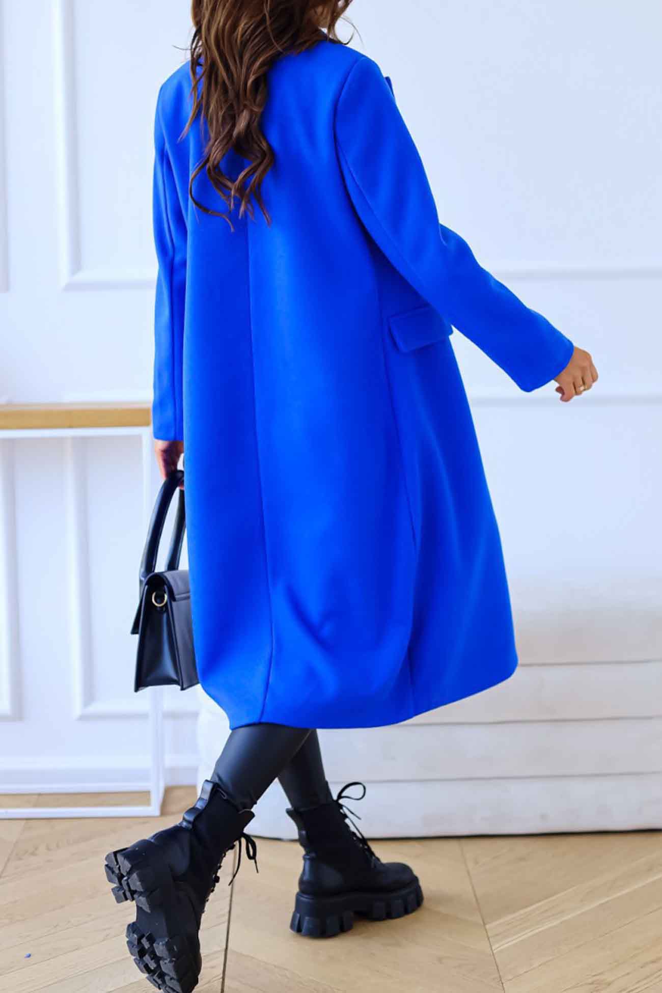 | Double-breasted coat, lapels, long sleeves