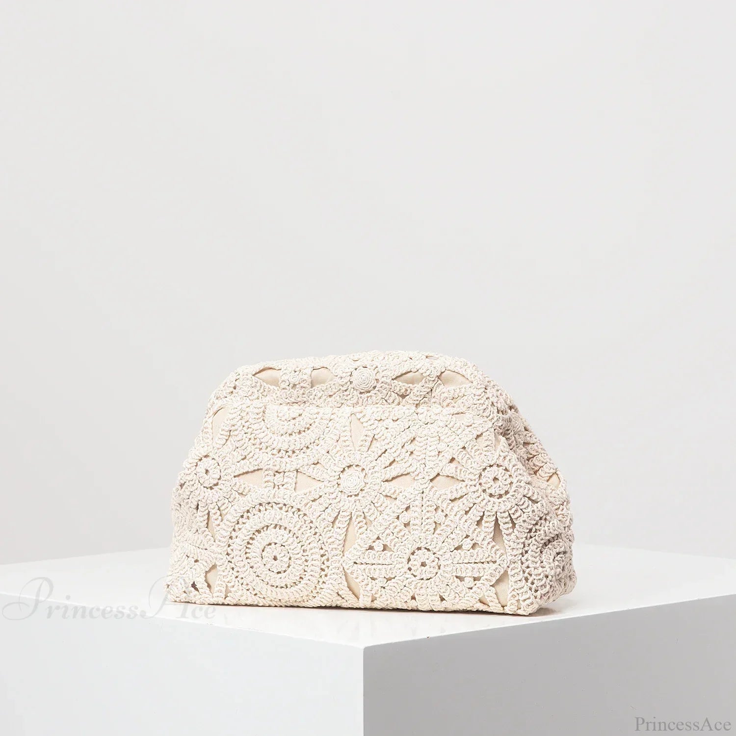 Bohemian Hollow Woven Casual Beach Wristlet