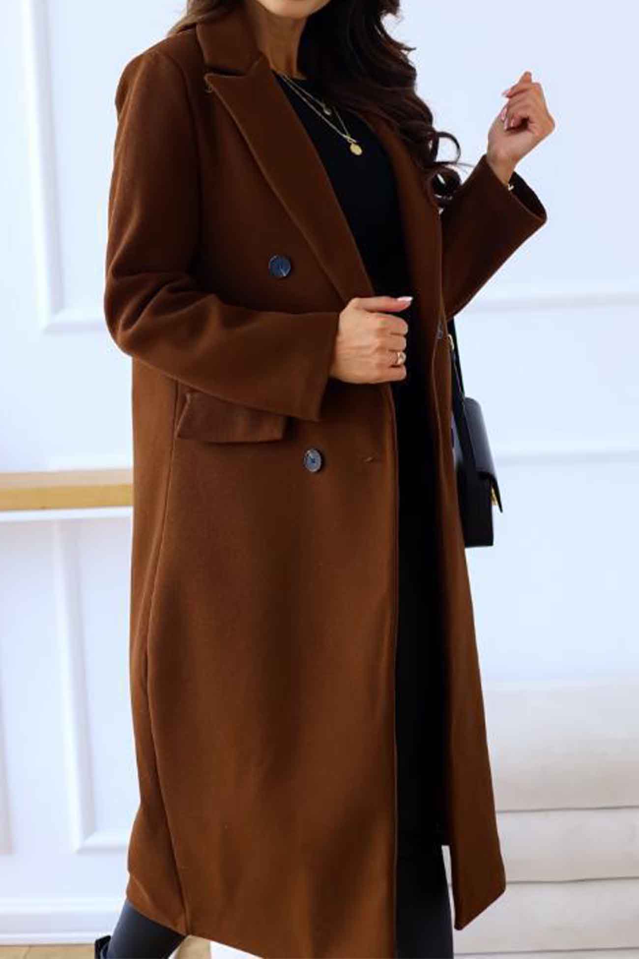 | Double-breasted coat, lapels, long sleeves