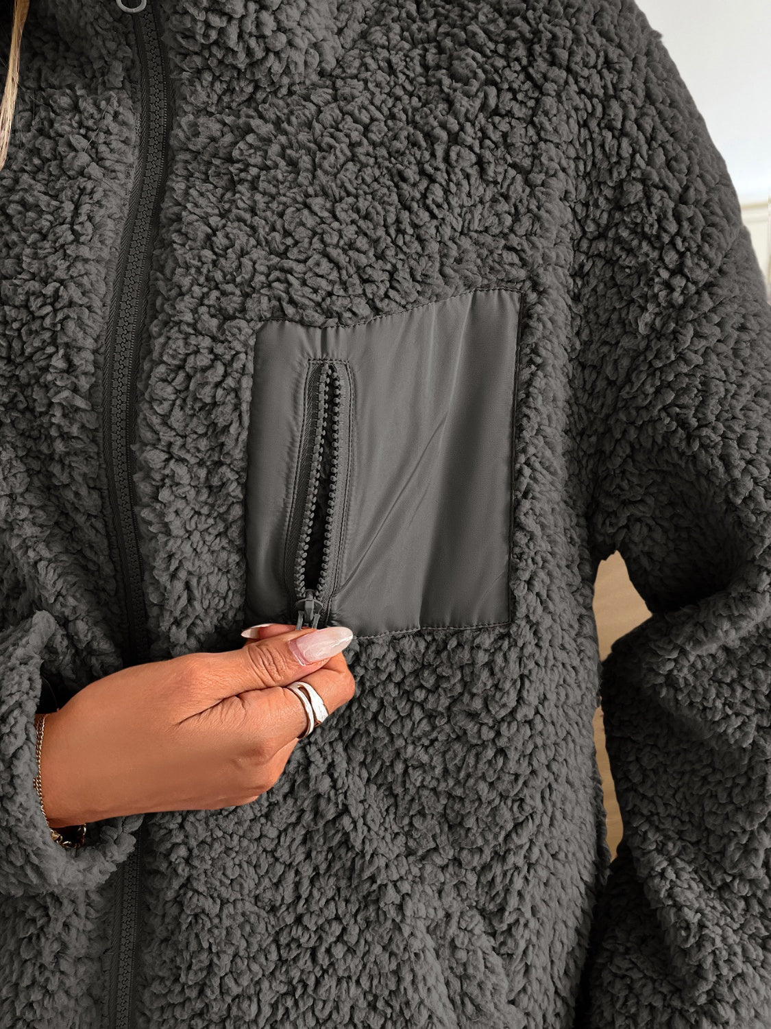 | Fluffy jacket with long sleeves and zip