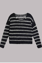 | Loose knit sweater with fluffy stripes