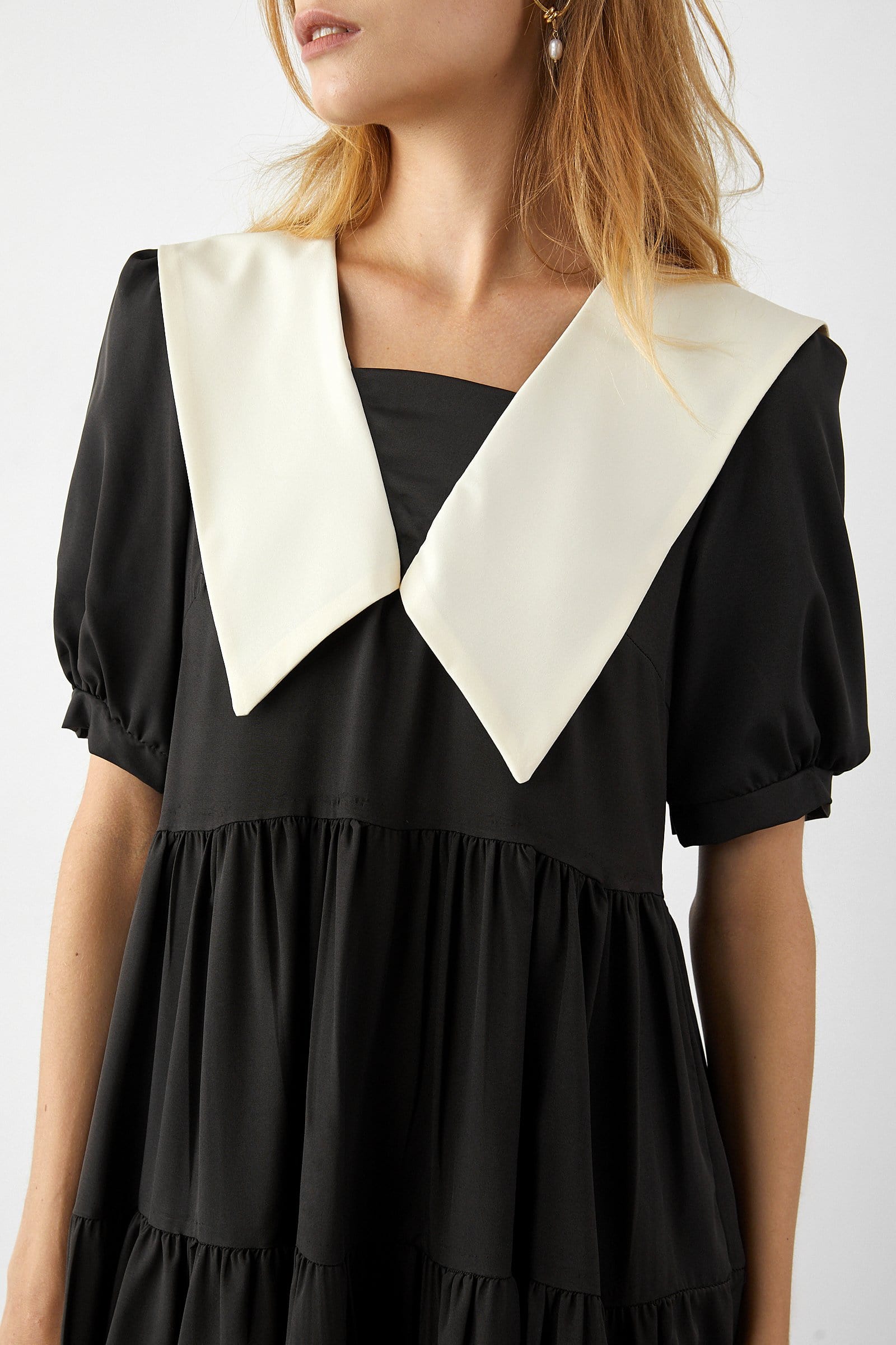 Oversized Pointed Collar Tiered Ruffle Puff Sleeve Mini Dress