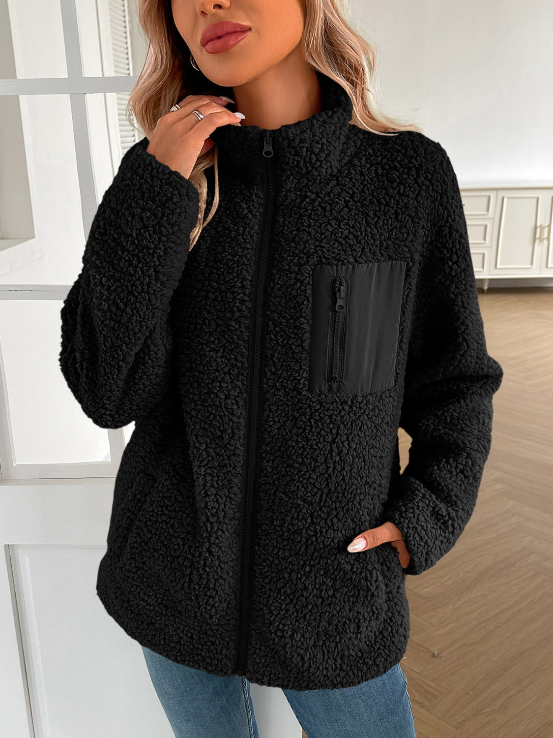 | Fluffy jacket with long sleeves and zip