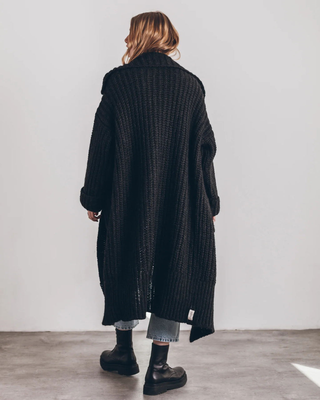Chunky and Warm Knit Button Pocketed Oversized Midi Cardigan