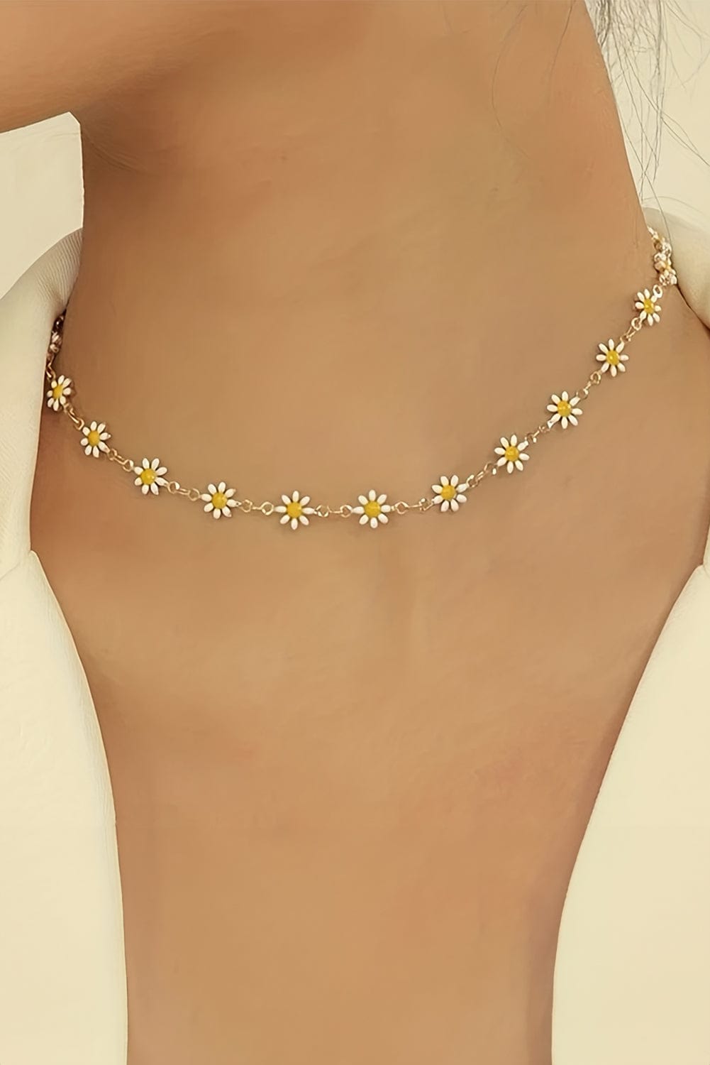 Daisy Alloy Choker Necklace with Adjustable Chain