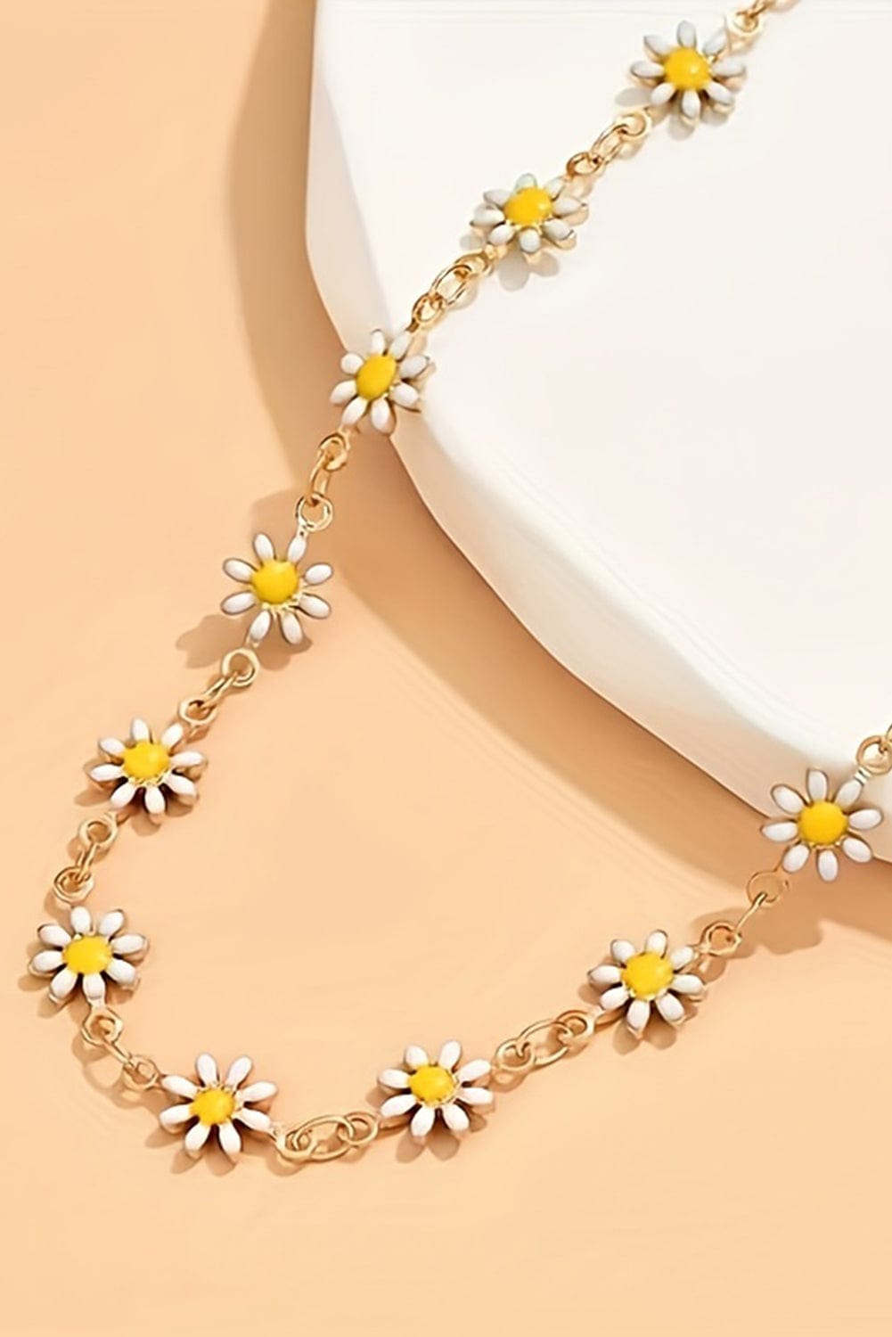 Daisy Alloy Choker Necklace with Adjustable Chain