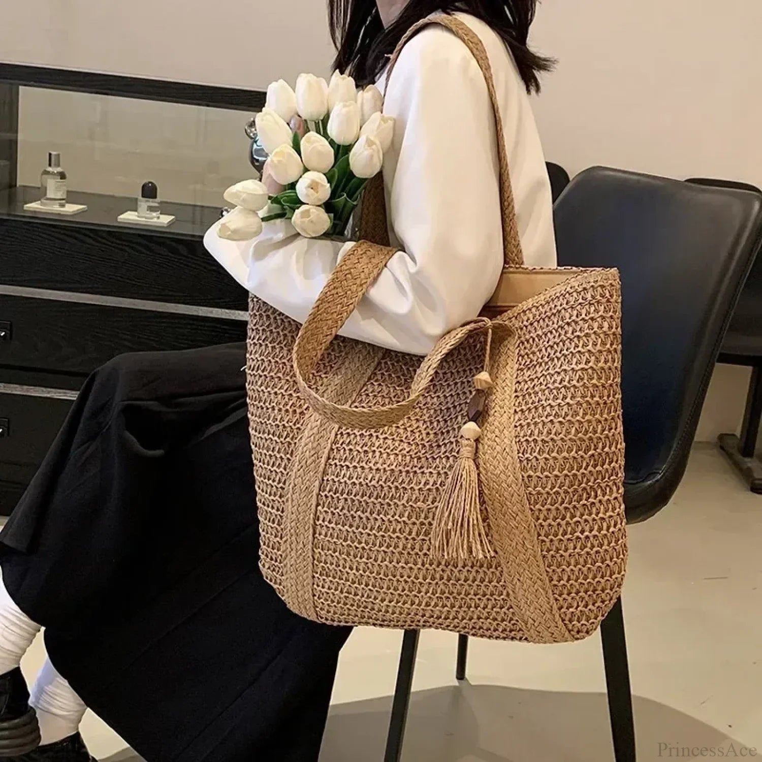 Elegant Ladies Straw Woven Shoulder Bag