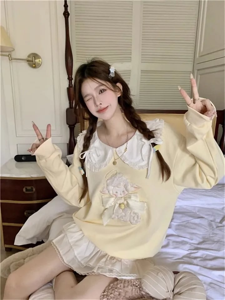 Yellow Sheep Peterpan Collar Sweatshirt