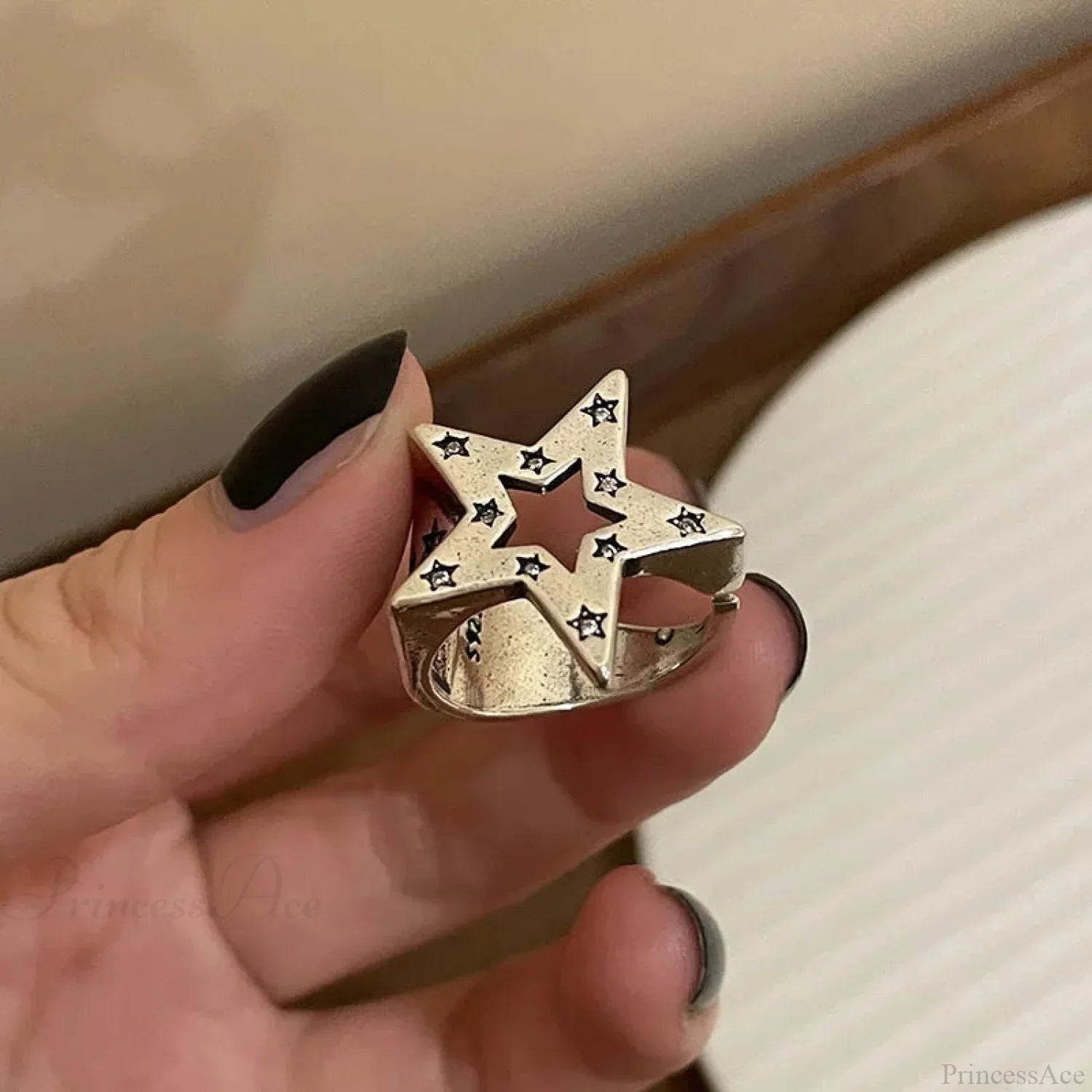 Gender-neutral Vintage Wings Skeleton Gothic Ring