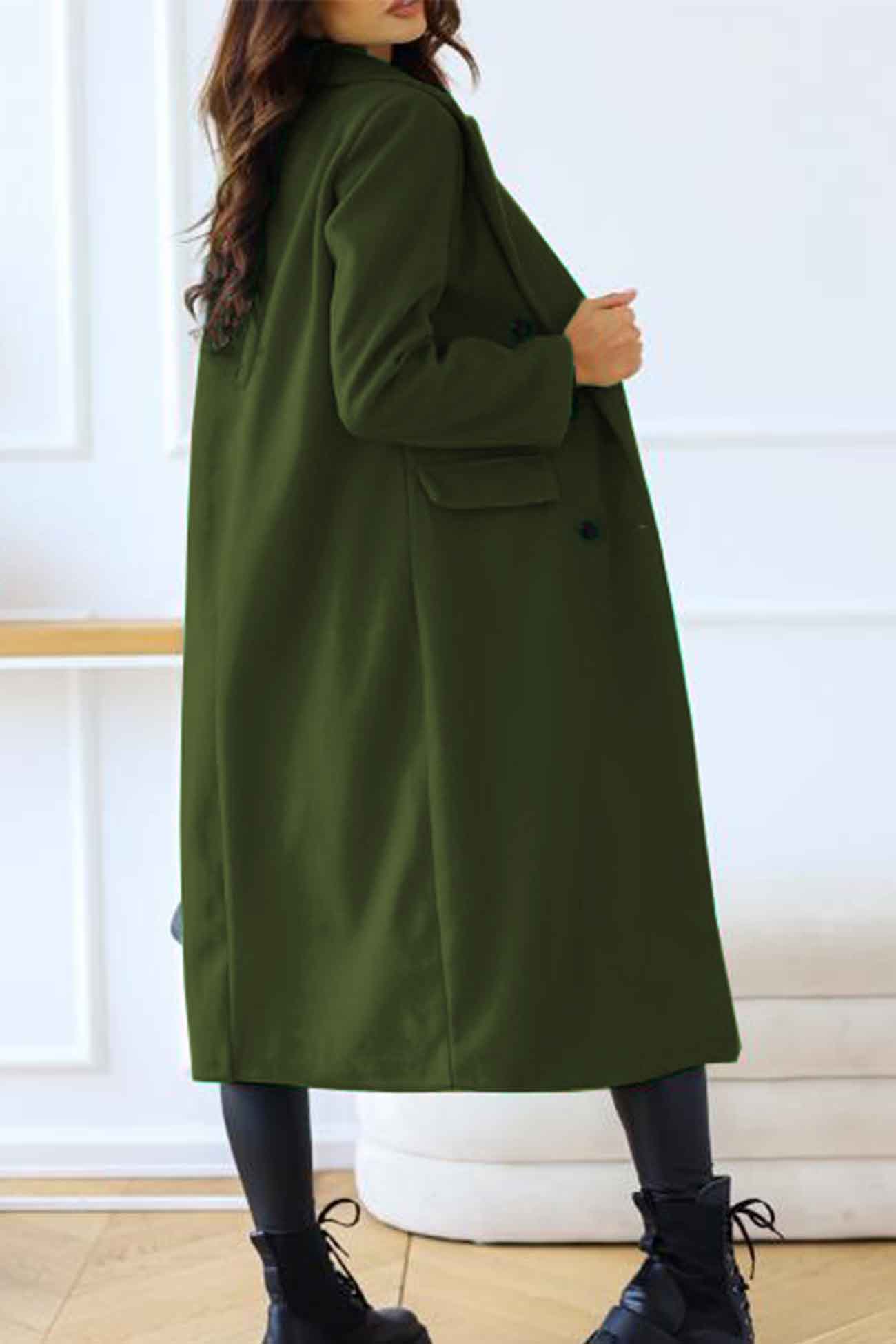 | Double-breasted coat, lapels, long sleeves