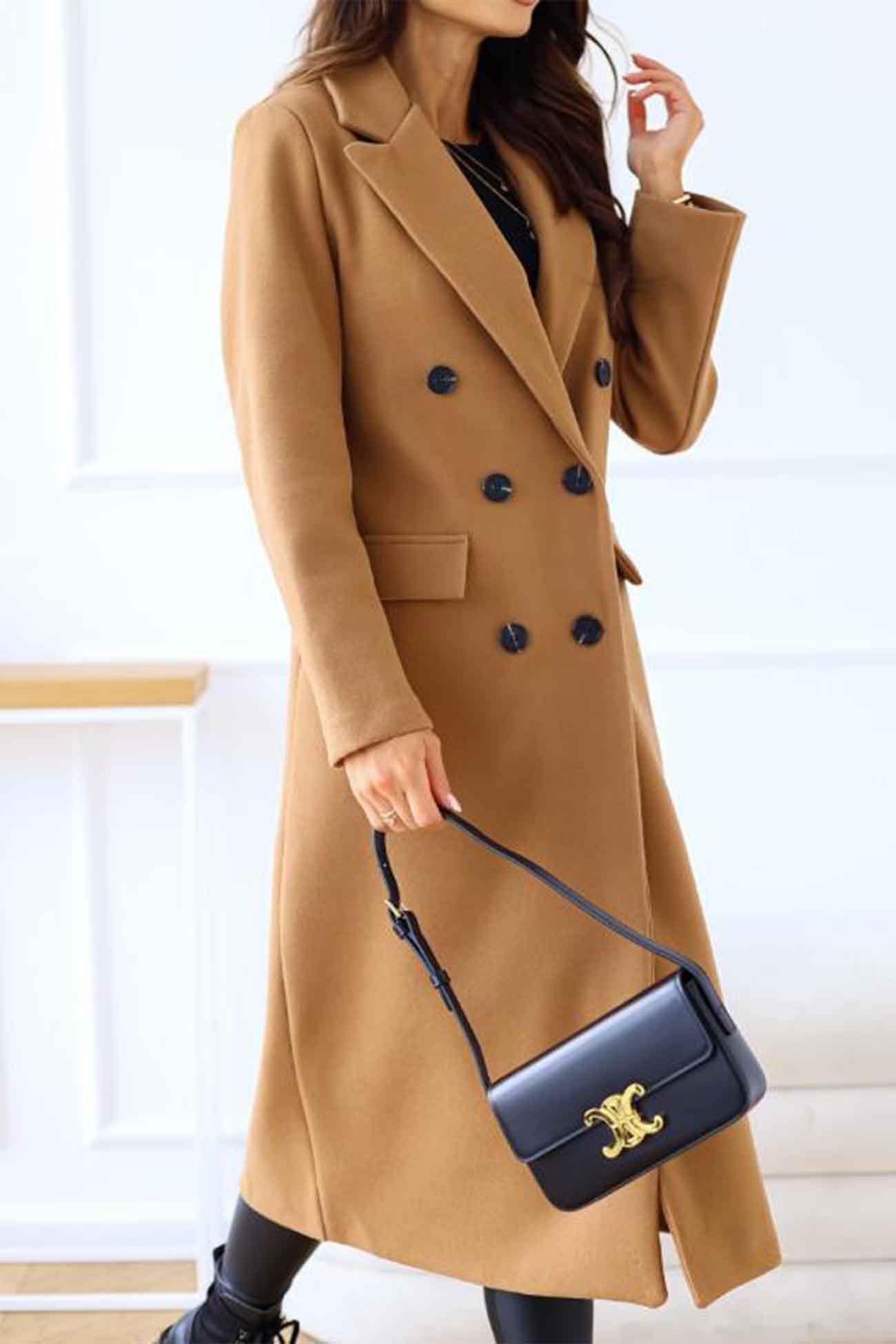 | Double-breasted coat, lapels, long sleeves