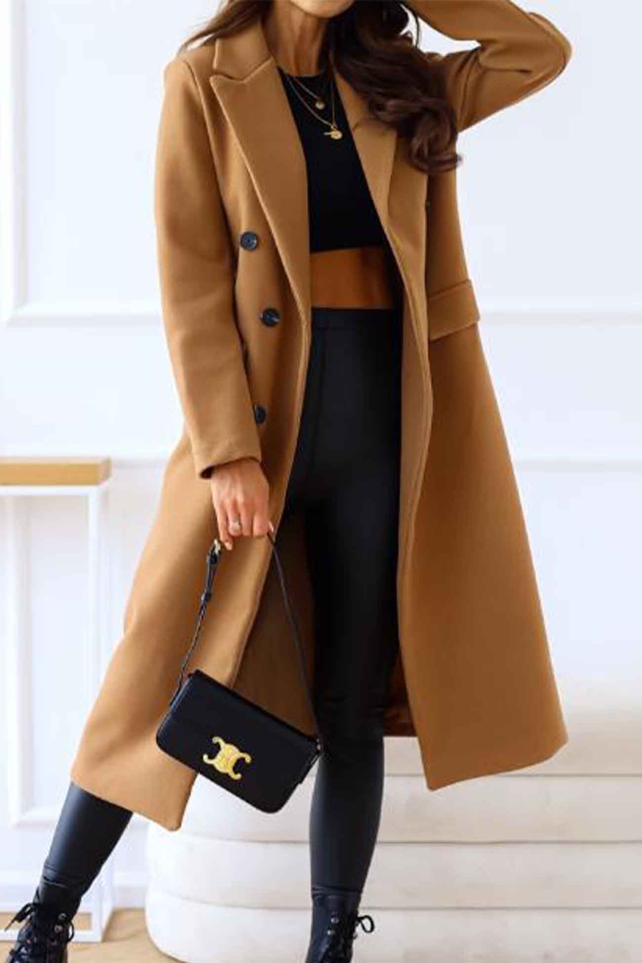 | Double-breasted coat, lapels, long sleeves