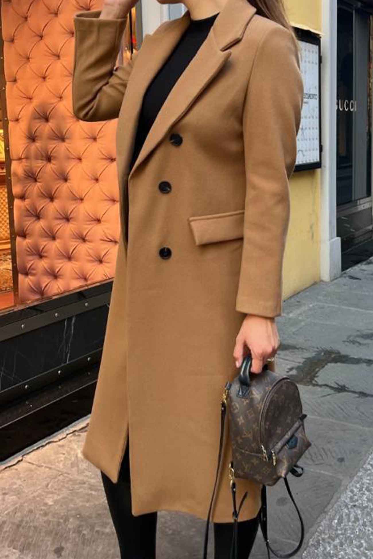 | Double-breasted coat, lapels, long sleeves