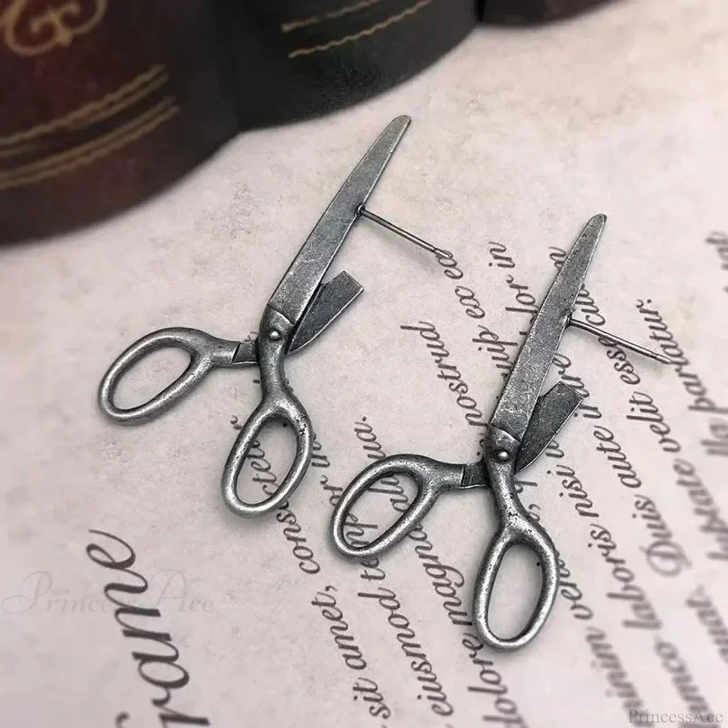 Rebellious Darts Chain Fringe Clip Stud Earring