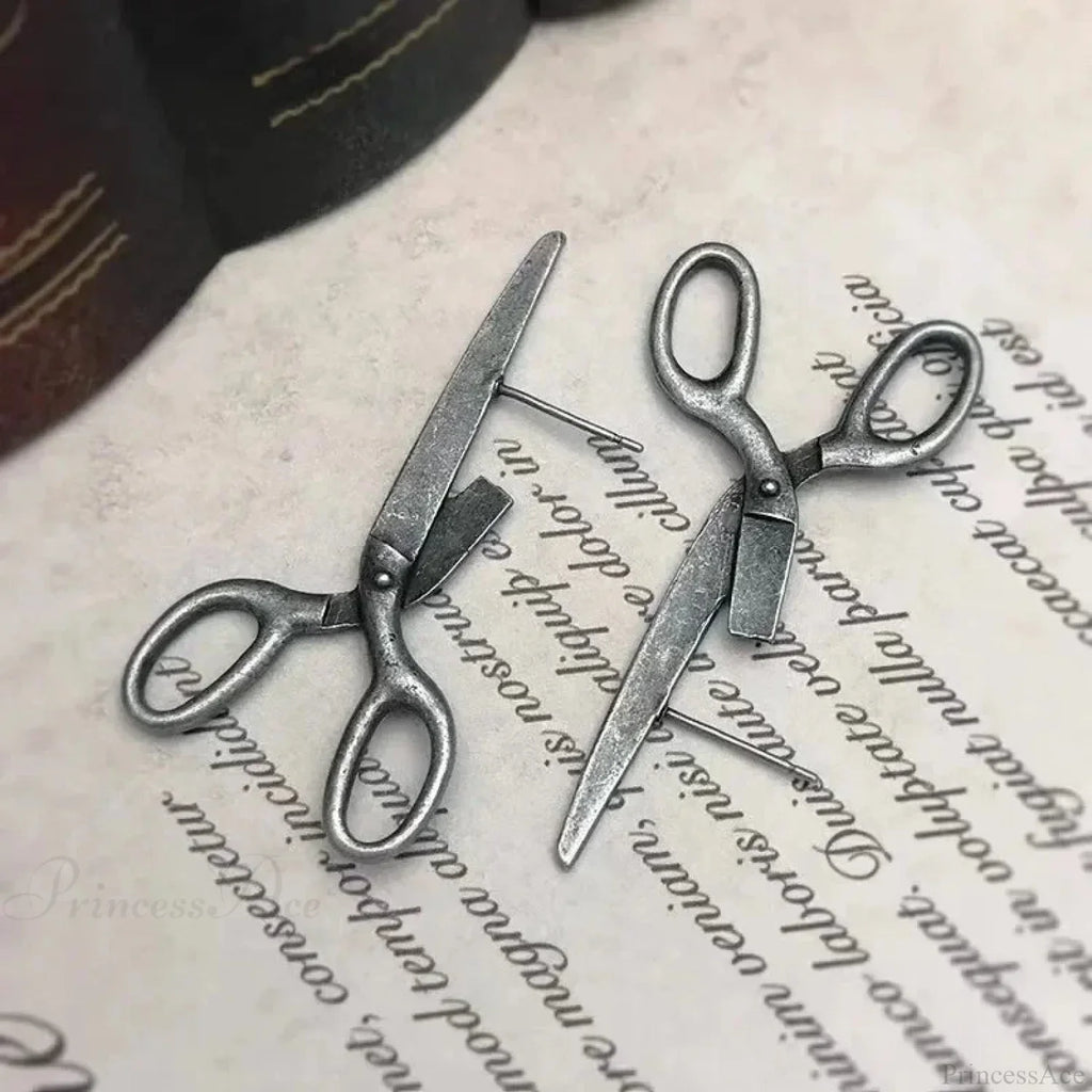 Rebellious Darts Chain Fringe Clip Stud Earring