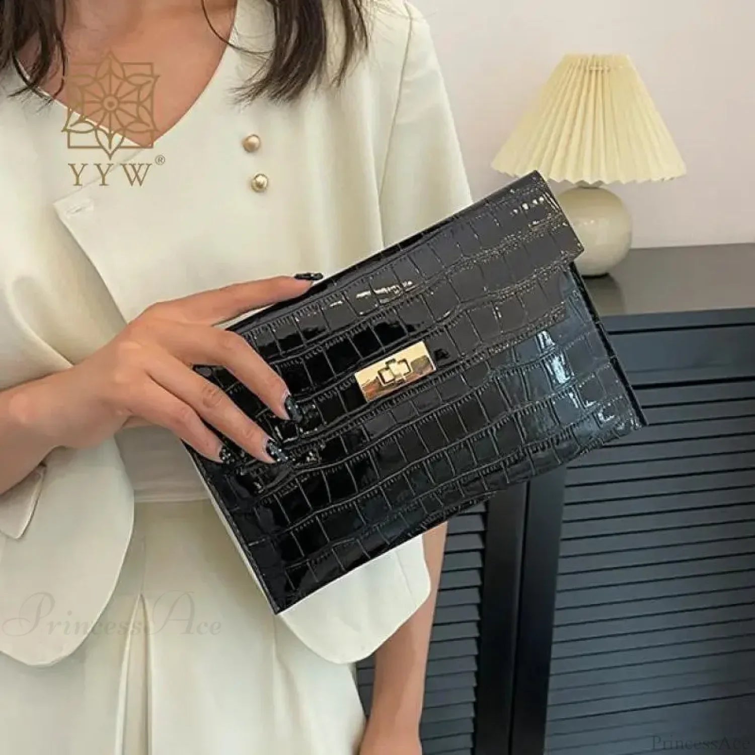 Thin Envelope Crocodile Pattern Wristlet