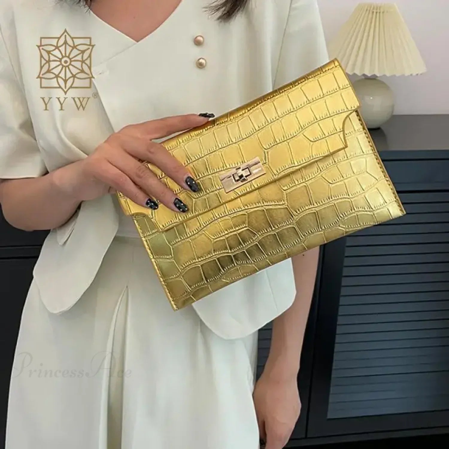 Thin Envelope Crocodile Pattern Wristlet