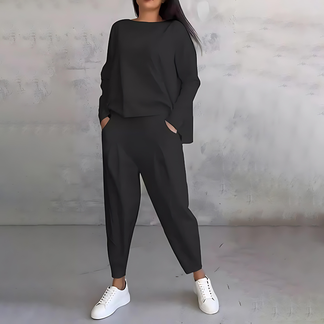 | Women’s Casual Loose-Fit Top and Pants